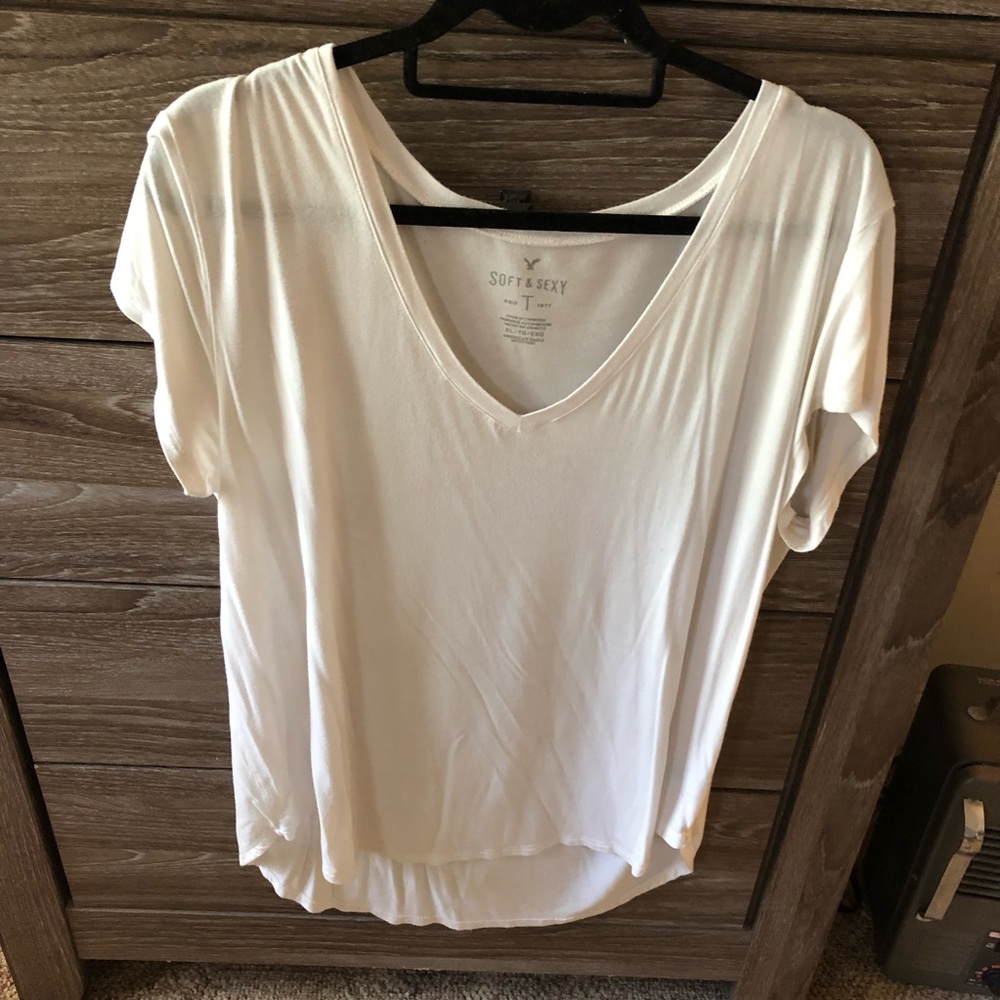 Soft & sexy white tshirt v-neck
